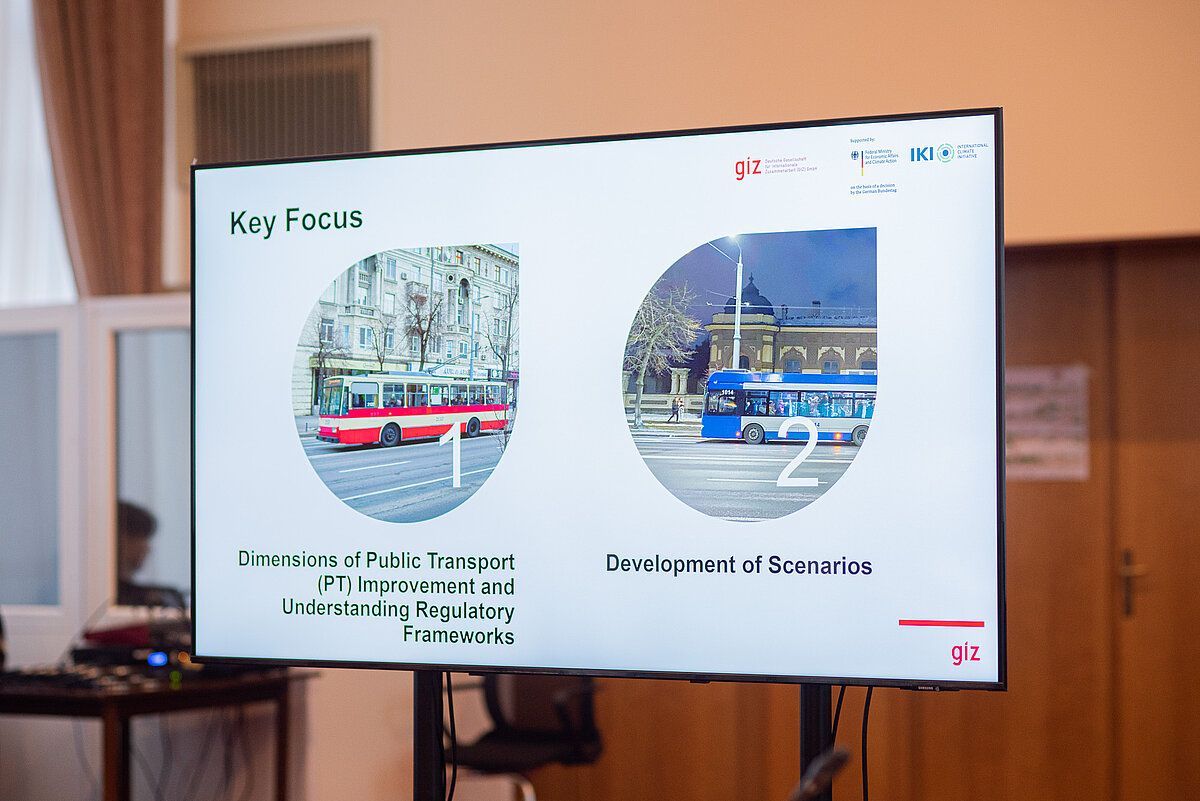 With the support of the #IKI, the Ministry of Infrastructure and Regional Development in #Moldova held a workshop on restructuring public #transport and on the development of scenarios for #decarbonisation of the transport sector @giz_gmbh Read more ➡ international-climate-initiative.com/NEWS2675-1