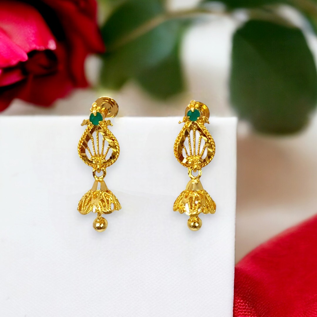 #KollamSupreme #goldplated small ruby/emerald stone #KidsJhumka #earrings Shop Online: ow.ly/qHR850Rg8pm
.
#Jewelry #Fashionista #jhumkalovers #earringslovers #imitationjewellery #fashionjewellery #goldplatedjewellery #designerjewellery #kidsjewellery #jhumka #jimikkikammal