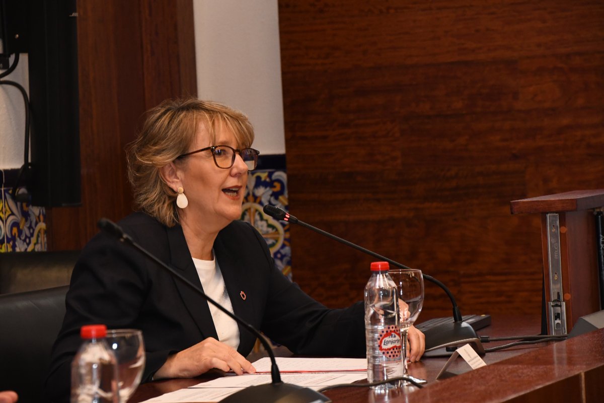 economistasrm's tweet photo. @RmadridRamon @patricio__rosas @UMU 📁 En ella, se ha presentado el estudio "Impacto del Sistema de Financiación Autonómica en la deuda de la Región de Murcia" por @Ivie_news.

🗣️ También se ha llevado a cabo la mesa redonda "Retos de la financiación autonómica" moderada por nuestra compañera @MJPortilloN. https://t.co/mVfXTREaf2
