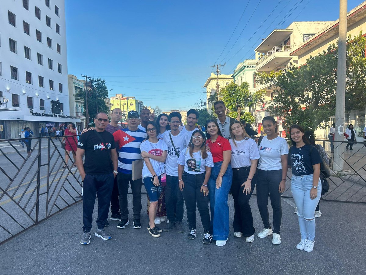 A 63 años de la histórica proclamación ✊️ del carácter socialista de #Cuba , los jóvenes del @ISRICuba presentes en el Acto conmemorativo reafirmando su compromiso con la Patria 🇨🇺❤️ #CubaViveEnSuHistoria