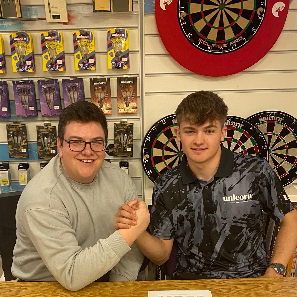 Charlie Manby signs to Unicorn! 🎯 We are delighted to announce the signing of the highly talented youngster, who is making great strides on the Development Tour 💪 We're excited to be working with you Charlie, good luck for the rest of the season! #UnicornDarts