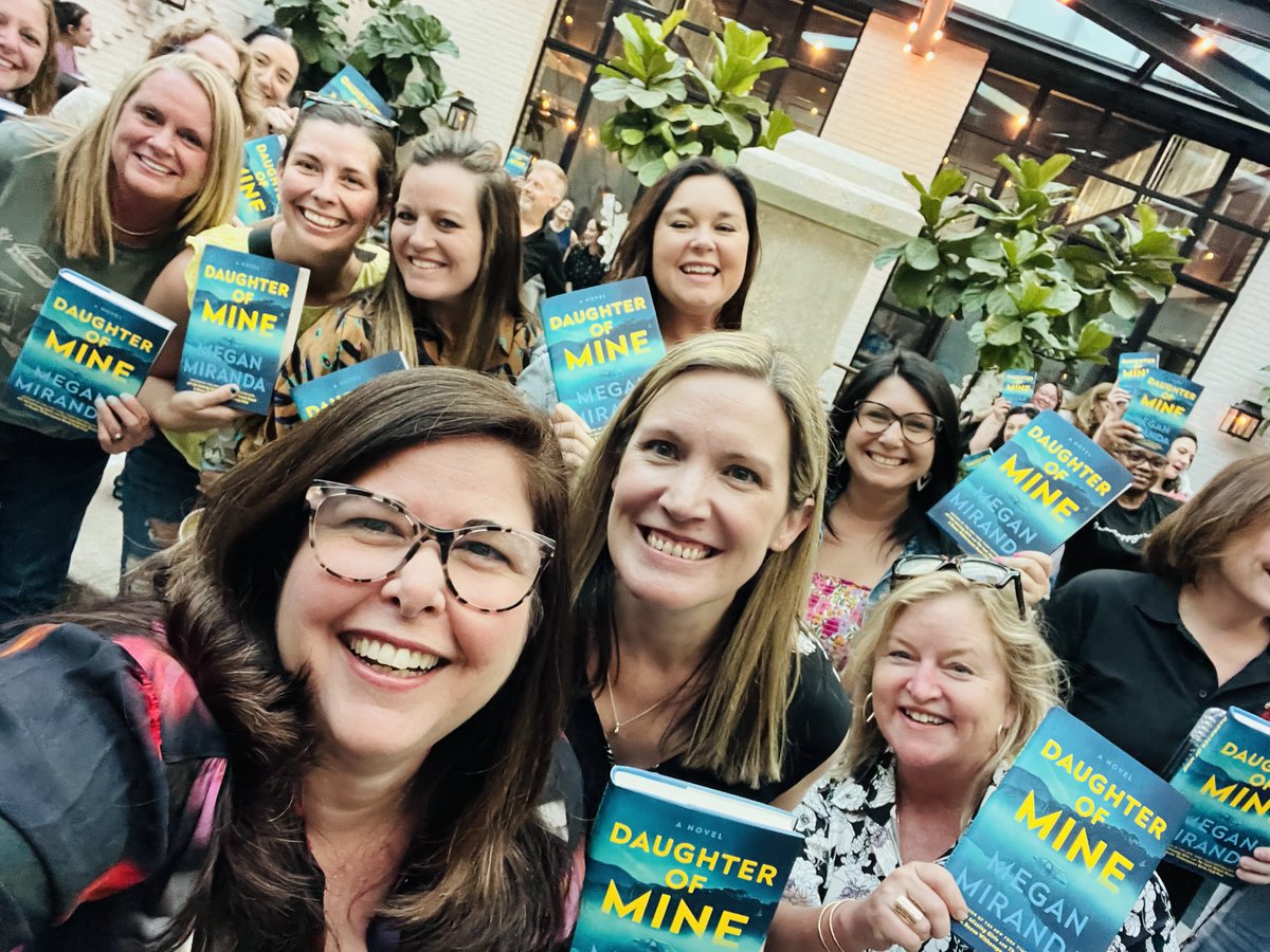 A wonderful time with the fabulous @MeganLMiranda! We had so much fun and could have talked all night long. Thanks to everyone who joined us and to @OxfordExchange for another stellar event! Don’t miss DAUGHTER OF MINE and pick up a signed copy from Oxford Exchange.