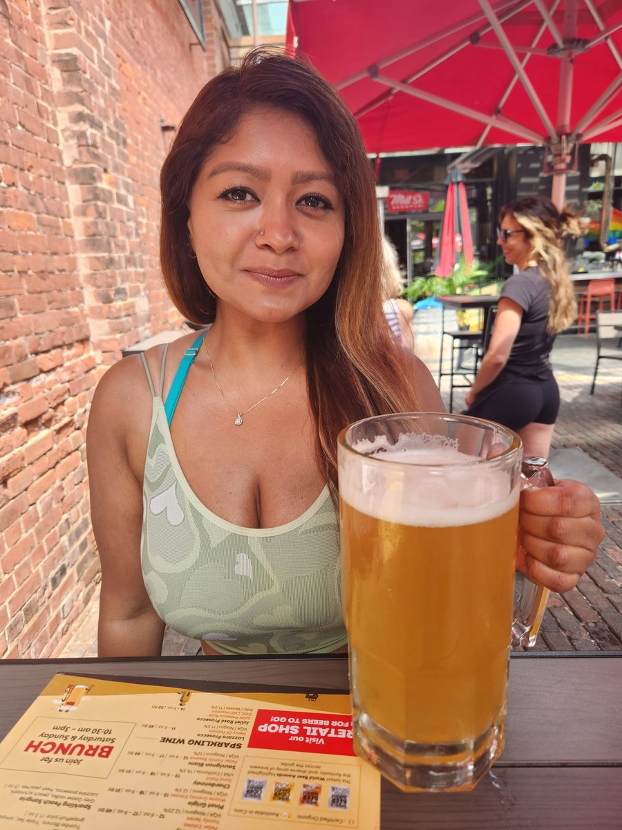 Happy tuesday!!! 🍺 #beer #tuesday #toronto #downtown #city #pretty #selfie #me #fitness #smil2