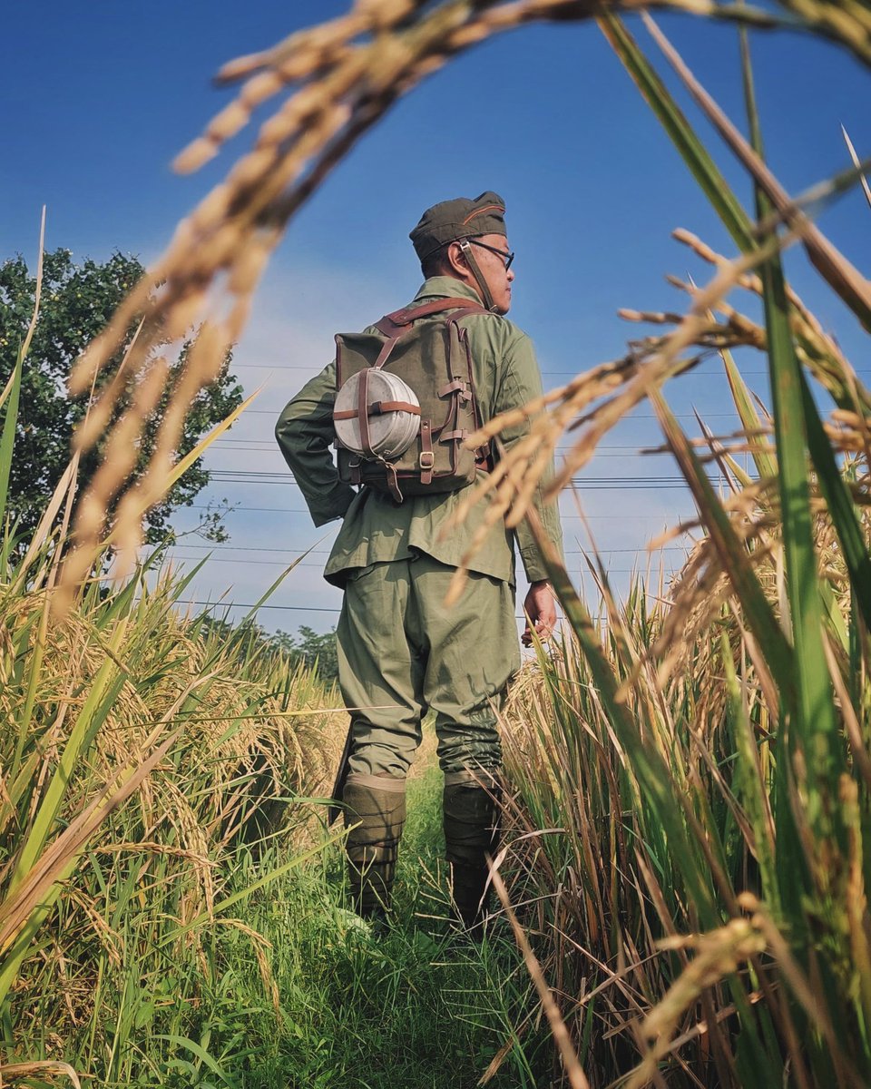 Saya berimpresi KNIL akhir 1930-an, berdiri di dekat perbatasan Dusun Jengkelingan dan Dusun Tangkilan. Ketika Perang Jawa, sekitar 1827, Letnan Jenderal Hendrik Merkus De Kock membangun benteng medan-tempur darurat di kedua dusun itu untuk menjepit gerak Dipanagara.