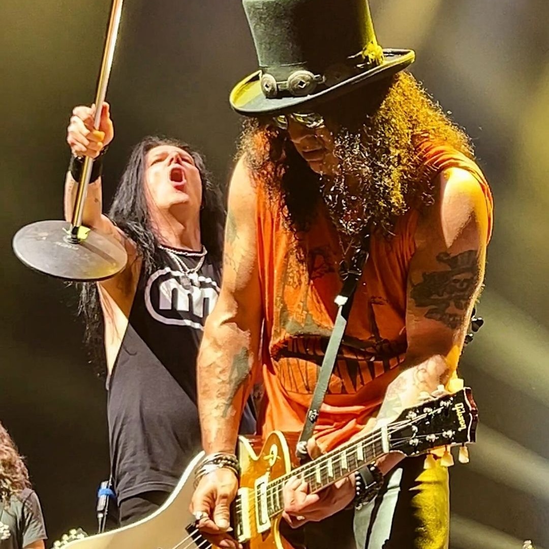 Amazing shot of @todddammitkerns & @slash on stage in Berlin 🔥🔥🔥 Apr 15 2024🤘🏻Big Love Dammit ♥️
📸 @tako217 
#theriverisrisingtour #europeantour