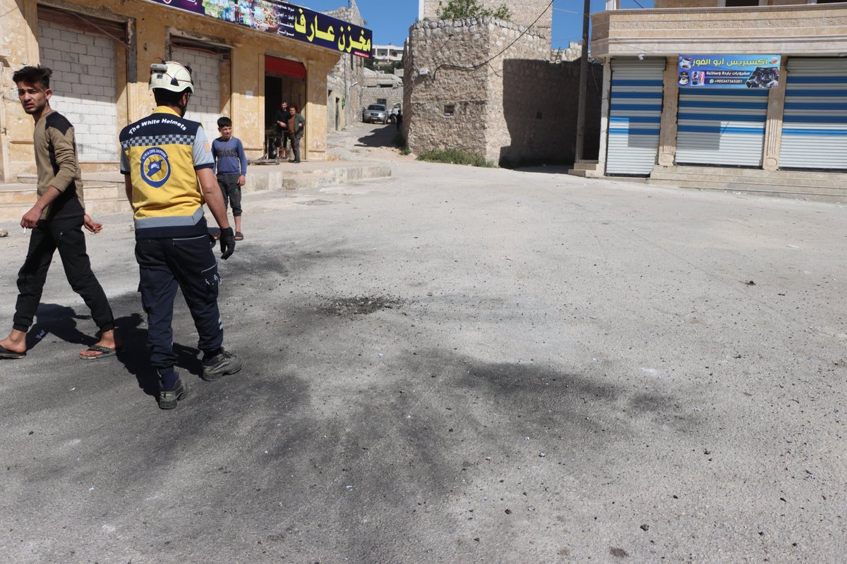 Destruction and damage caused by suicide drones by Syrian regime forces on civilian cars and a market area in the city of Darat Azza, west of #Aleppo, this morning, Tuesday, April 16. The attacks resulted in the injury of 5 civilians, including 2 children and a woman, all from