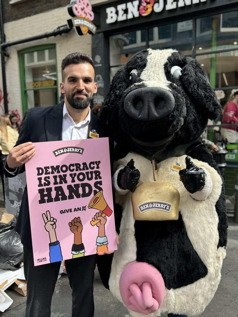 It is incredible to see @benandjerrysUK giving out free ice cream at their Soho store to encourage voter registration for National Voter Registration Day #GiveAnX 🗳️