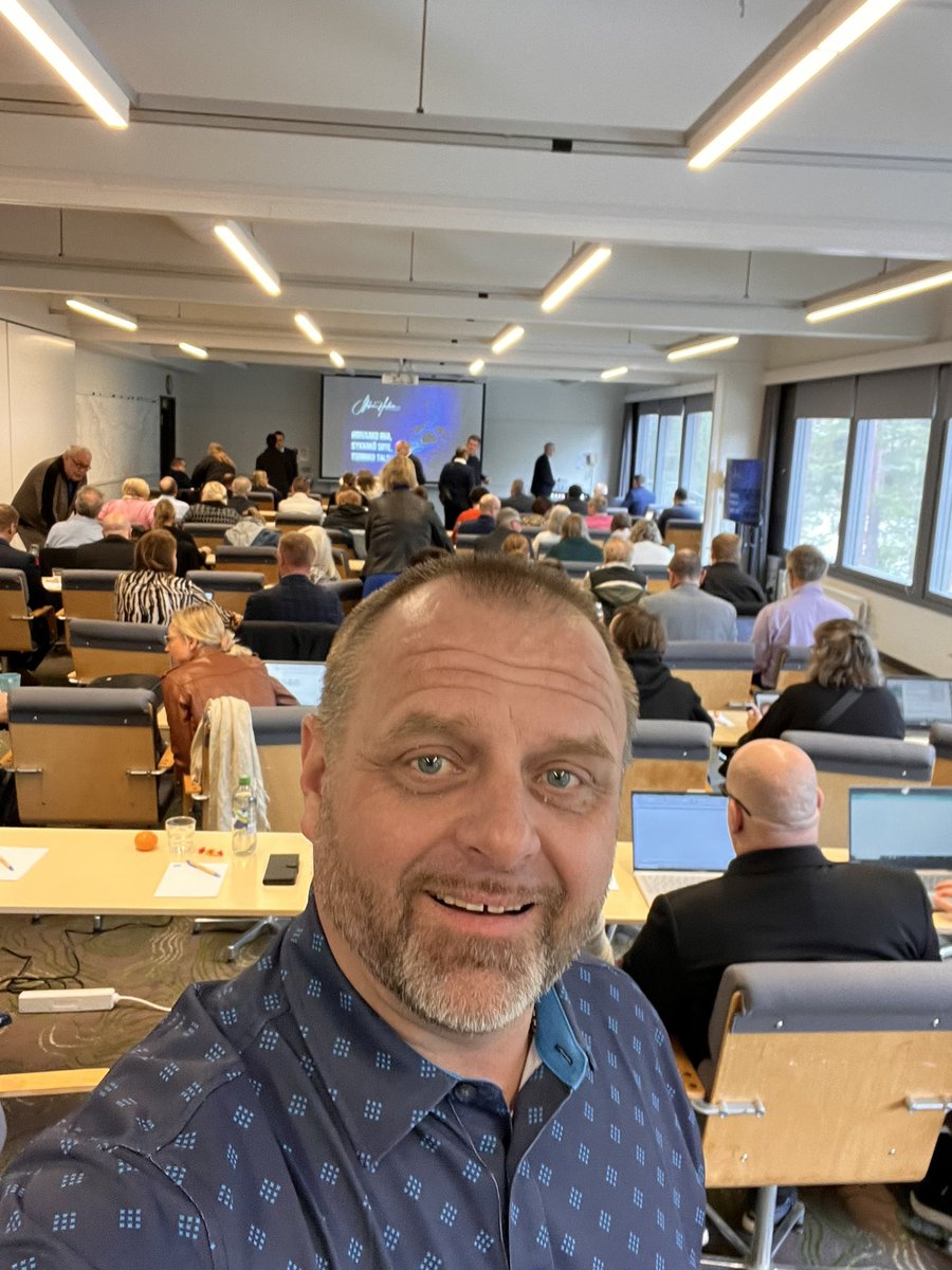 Aluevaltuustoseminaarissa: Hoivaako HVA, sykkiikö syke ja toimiiko talous teemoilla kaksi päivää.