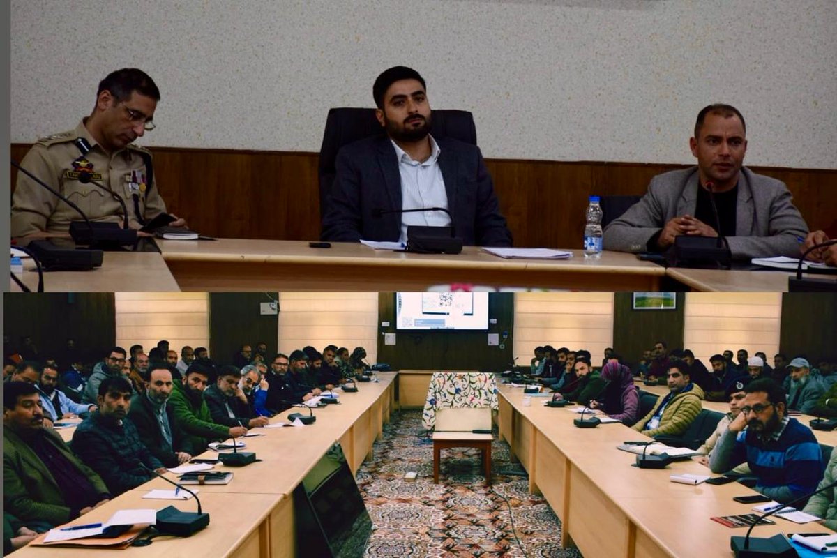 Training on postal ballots & electoral process held in #Budgam DEO Budgam @akshaylabroo stresses on smooth facilitation of postal ballots to eligible voters across the district @ceo_UTJK @ECISVEEP @SpokespersonECI @DC_Budgam