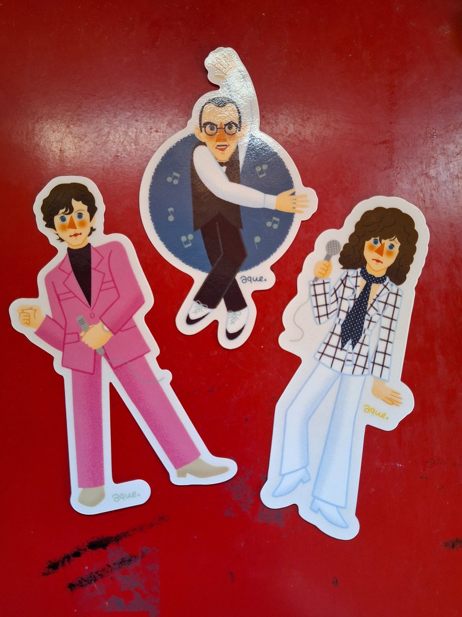 I_love_kill_you's tweet image. 先週の水曜日に続いて土曜日も行ってきました
作家さんが在廊の日でお会いできてとても嬉しかったですしお話もさせていただきました
ステッカーもありがとうございます
会場限定バッジかわいい
企画展は明日まで！(12:00～17:00)
何卒！
@tectecs2023  @sparksofficial
#スパークス  #sparks
#tectecs