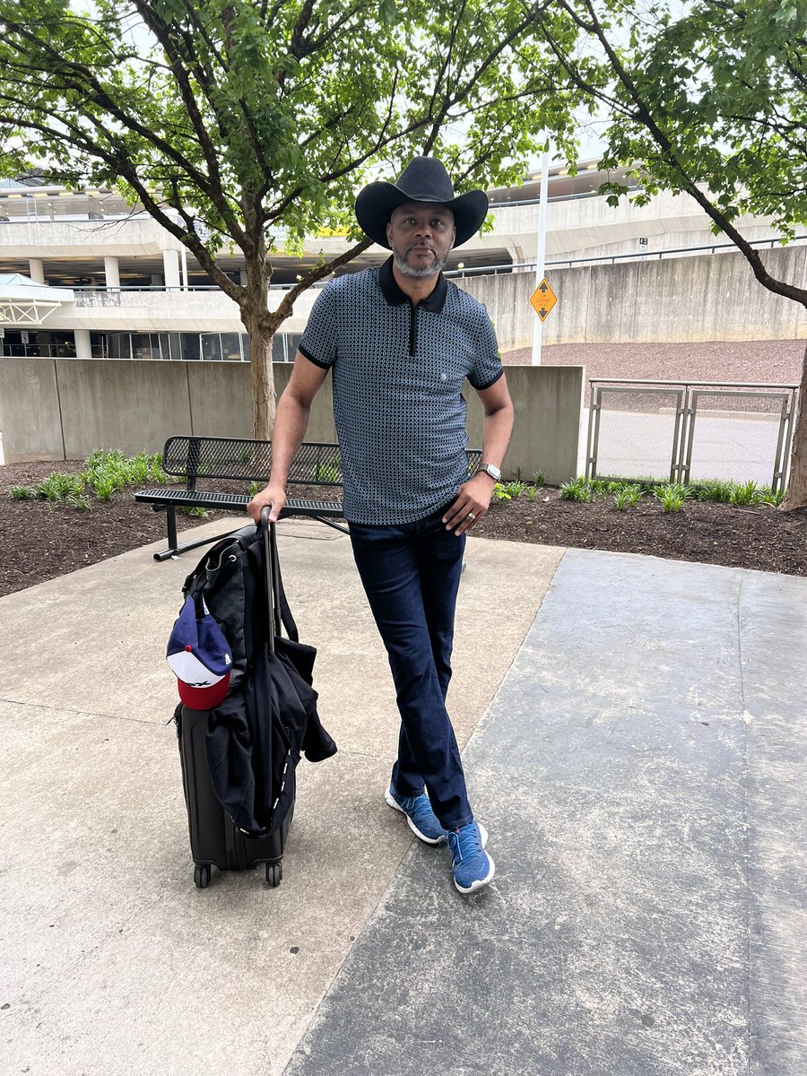 Y’all! Tuesday morning eye candy 🥰💗  <a href="/CTOAdvisor/">Keith Townsend</a>