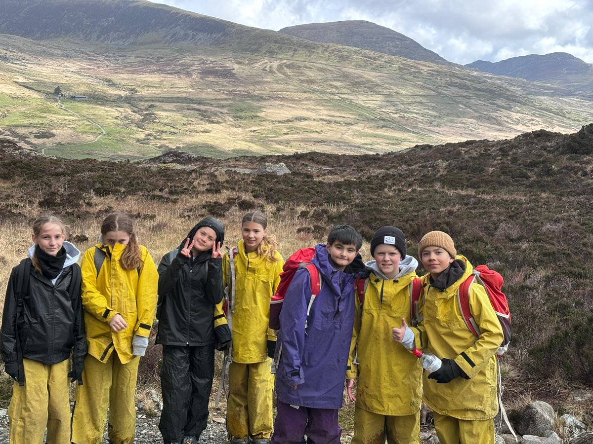 D O L A W E N - Our Year 7 trips have started this week. It’s great to see students exploring the outdoors, working in teams, and building resilience!