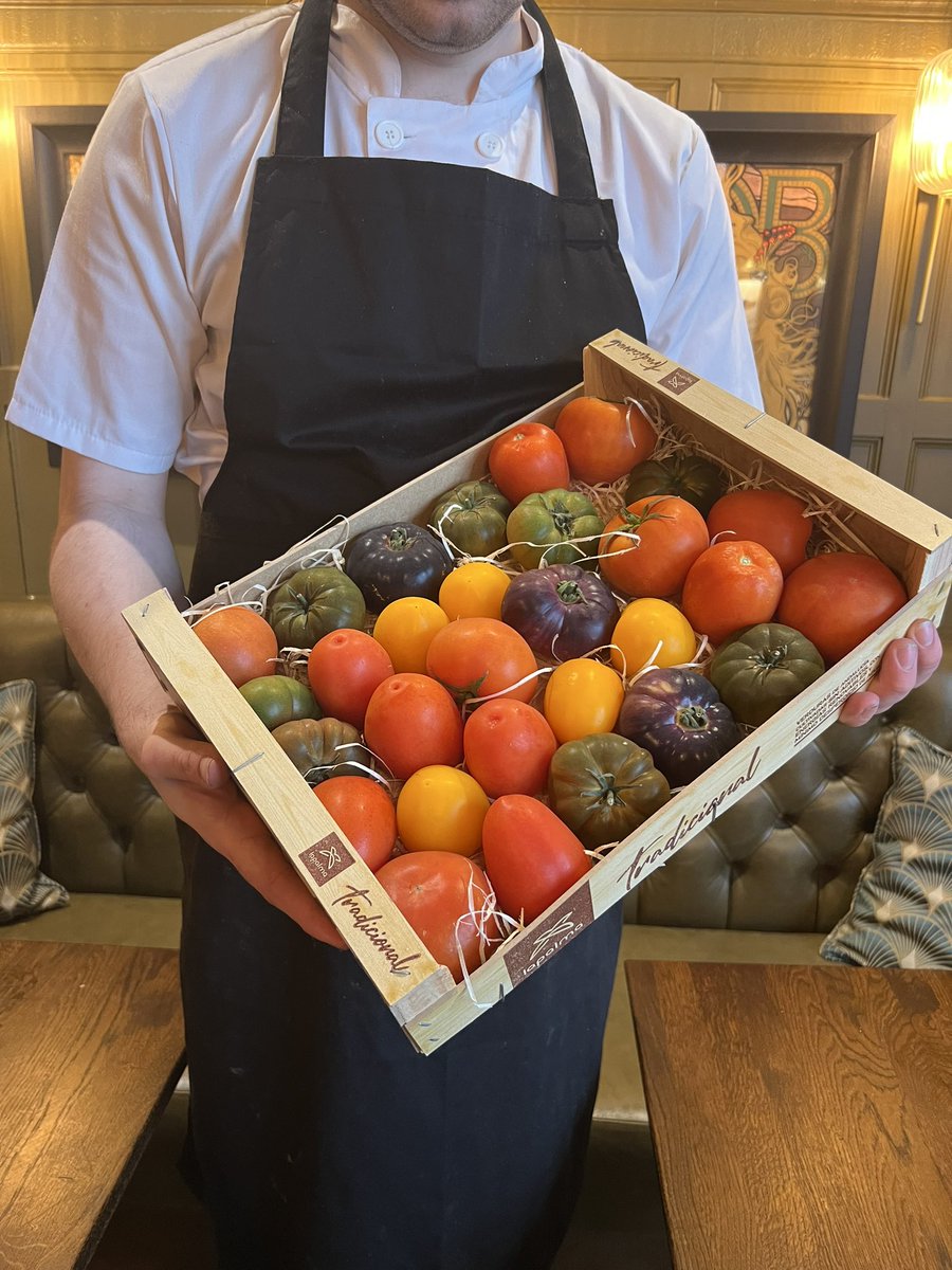 Dive into the heart of the season with our New Spring Menu, showcasing the remarkable Isle of White tomatoes 🍅 

. Available for a limited period only, seize this opportunity to savour  the freshness of spring on your plate!🌻 

#youngspubs #youngschefs #pubwithrooms #springmenu