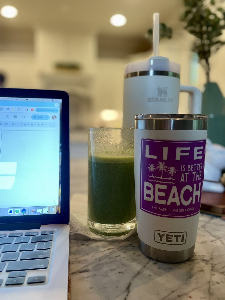 mariappope's tweet photo. Oh hey there #greensmoothiewritingclub! It’s been a minute since I posted one of these.
This week I’ll:
🌸get to the midpoint of my #MG🤞🏼
🌸meet w/ the fabulous @RyanRaeHarbuck & @juliehauswrites
🌸critique CPs #PB #MG #YA
🌸aaall the #amparenting things
What’s on your list? https://t.co/PFkutuZMkG