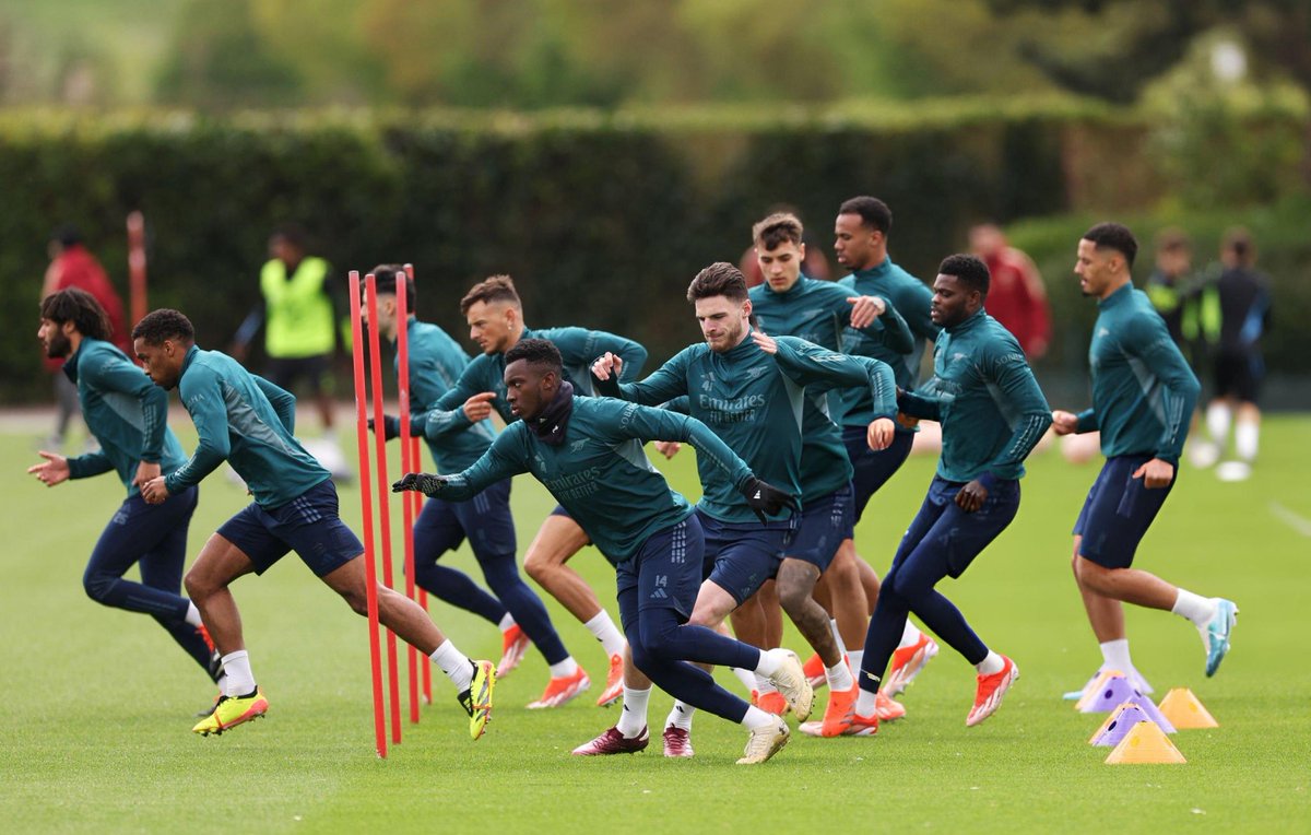 Looks like Rice is trying to trip Nketiah here 😂