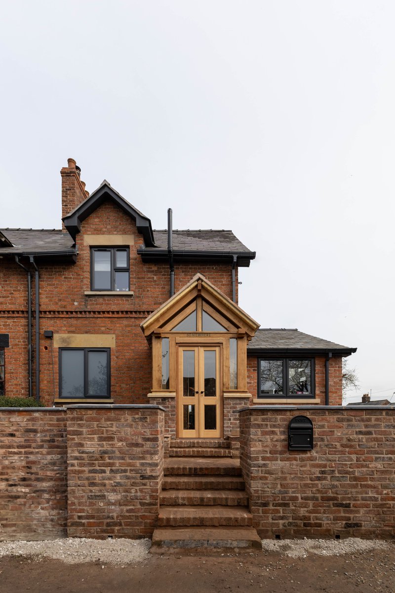 HardwoodsGroup's tweet photo. A recent project...

How good does that look? Living proof that an oak porch can turn any home from beautiful to spectacular✨

The use of our capping system means there is no risk of water ingress into the frame - it's a porch that will be around for generations to come ✅ https://t.co/008zr8Aj12