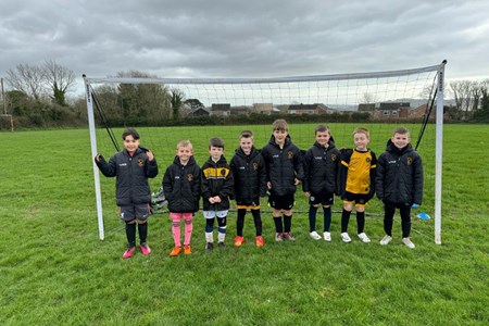 Money seized from criminal activity used to fund new coats for Under 8s football team: news.devon-cornwall.police.uk/news-article/8… #GoodPoliceWork