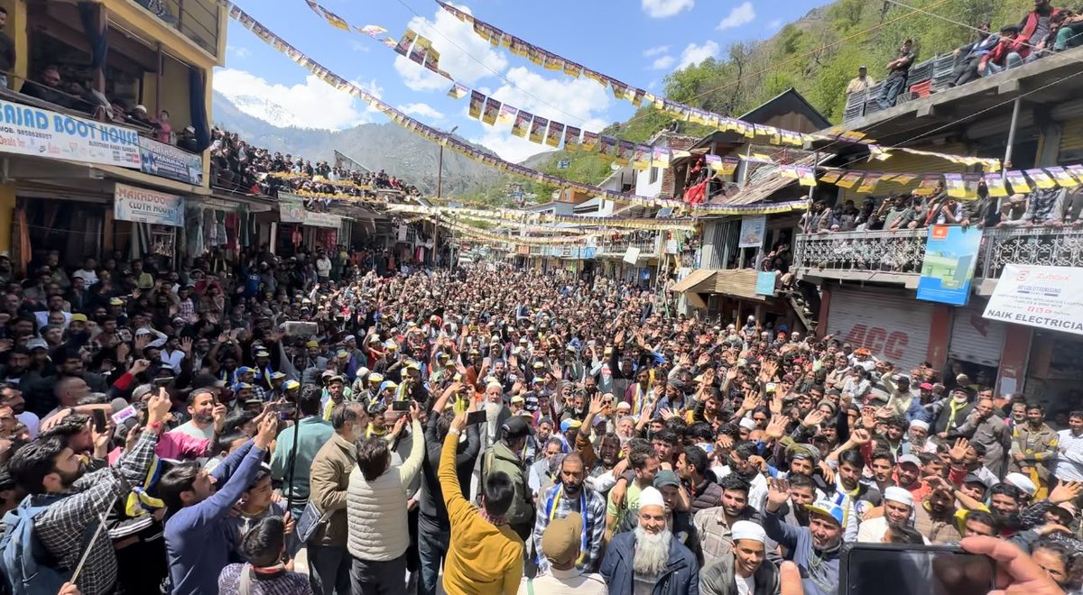 ghulamnazad's tweet photo. Despite road blockades, especially on NHW, people walked to attend my roadshow in Khari, Banihal. Grateful for their spirit. The overwhelming support we received in Banihal and in the last two rallies reaffirms that Banihal stands firmly with DPAP. The people have made up their minds to support us in both Parliament and the assembly elections!