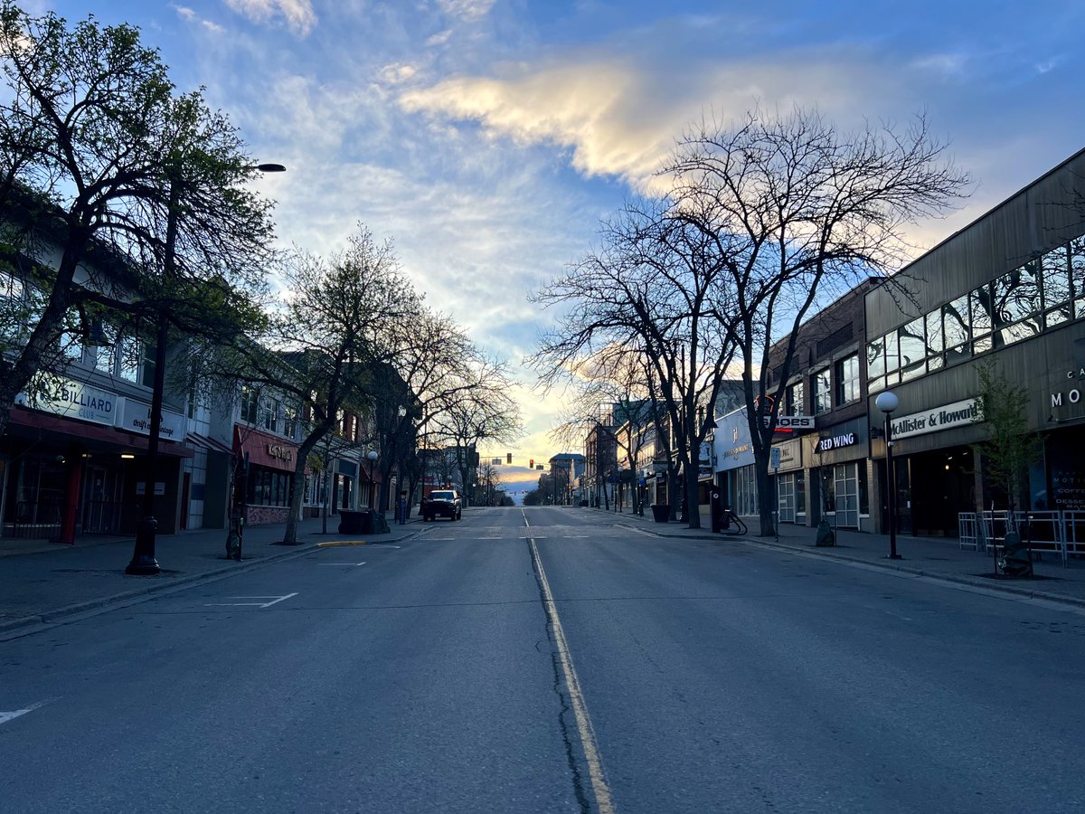 A cooler but beautiful start to the day in downtown #Kamloops, mainly cloudy today with a chance of showers and a high of 11 with wind northwest gusting to 50 until late tonight. Snow on the #Coquihalla this AM with a snowfall warning for #Hwy1 Eagle Pass to Rogers Pass.