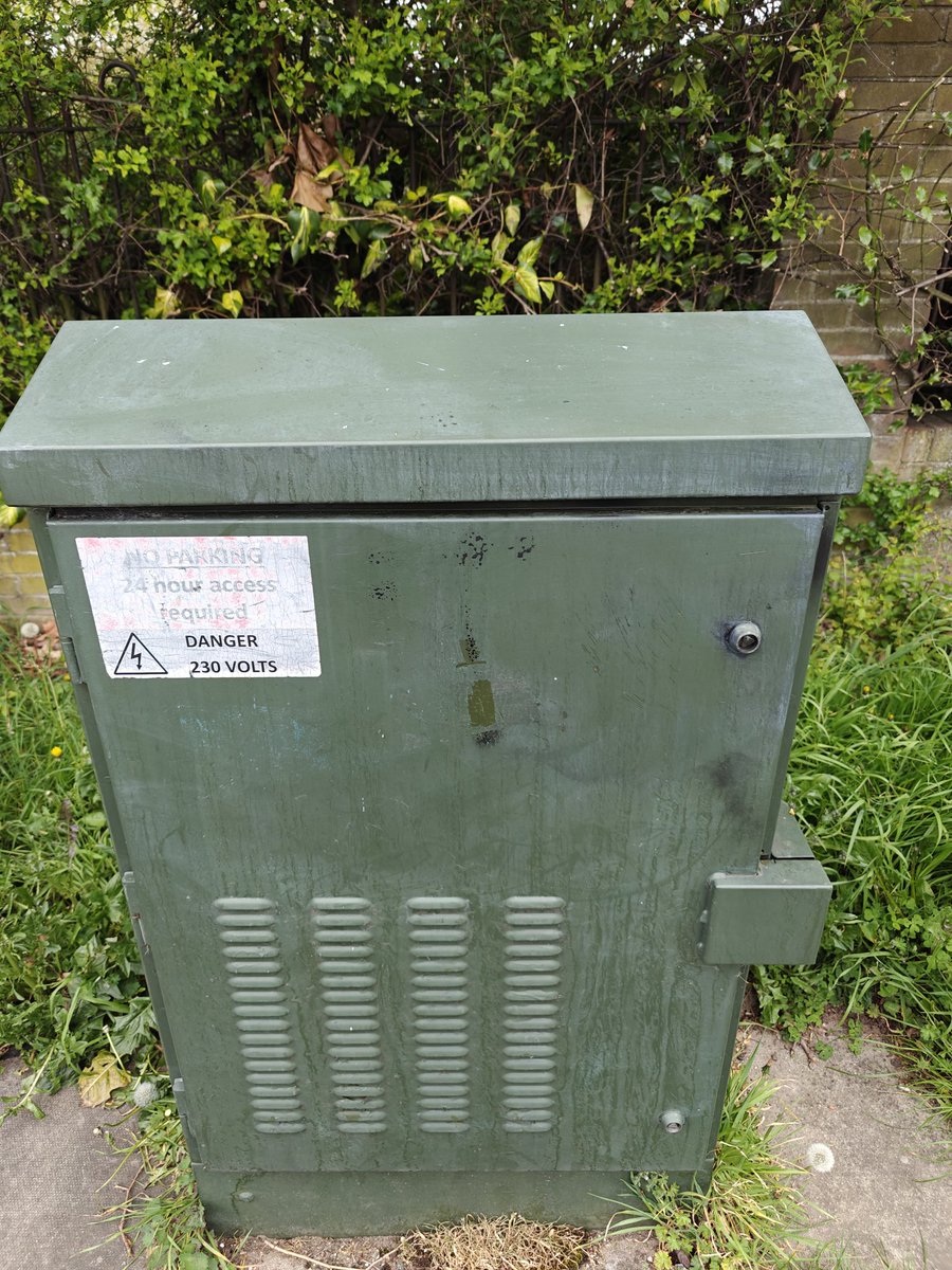 #SeenReportedSorted

This 'tagged' utility box in Clarendon Way might not have been the worst example of graffiti in #Colchester.

We reported it though and the City Centre Neighbourhood team sorted it in a couple of days.

Small things can make a big difference...

#CivicPride