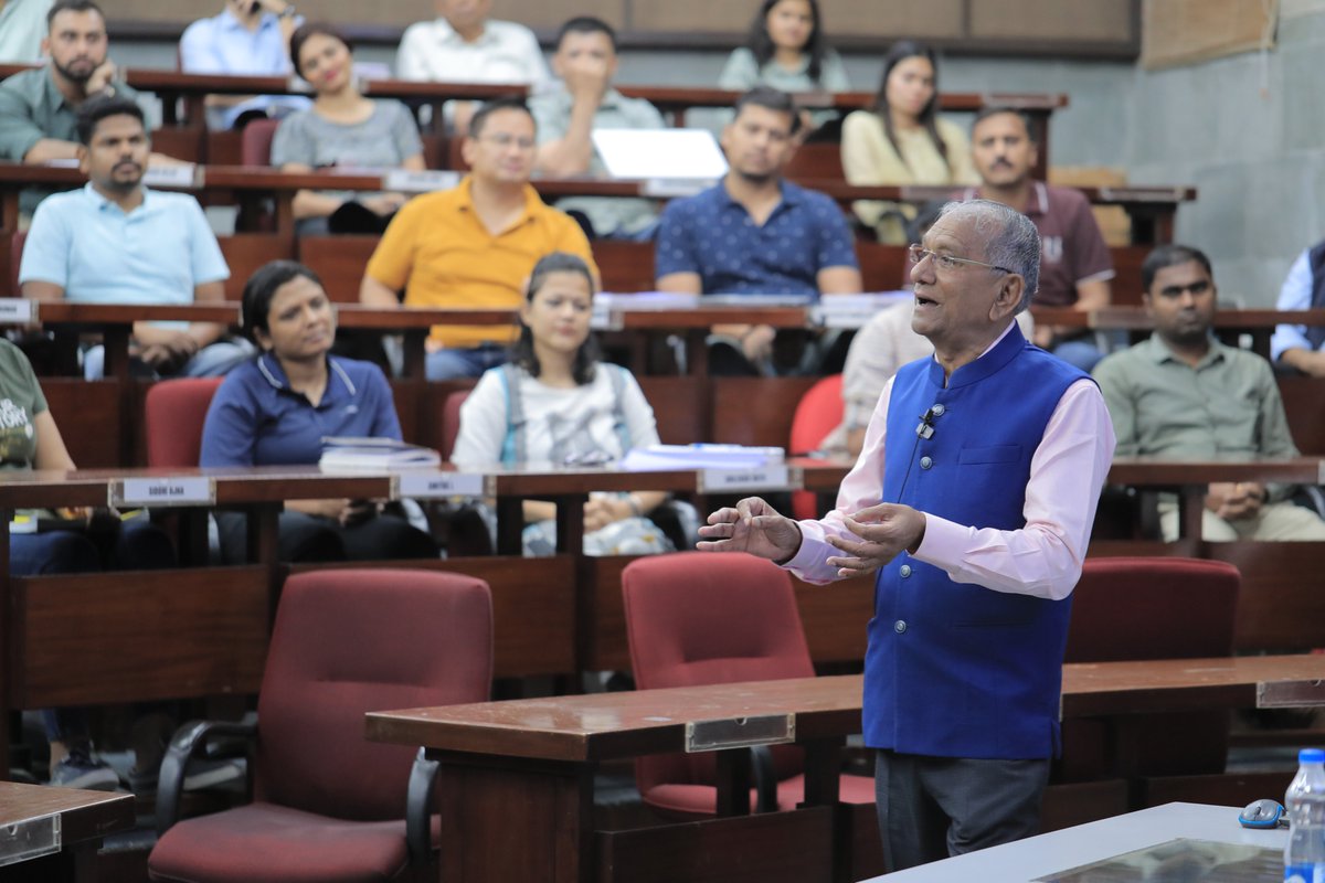 GovindLDholakia's tweet image. Yesterday, I had the pleasure of meeting the bright young minds of our nation at @IIMAhmedabad. A meaningful conversation allows me to share my experiences while getting to learn invaluable insights from young minds.
#purewisdom #managementlessons
