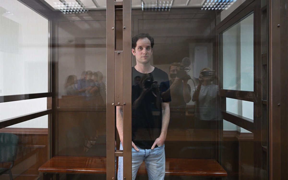 It’s Tuesday, April 16, 2024. WSJ reporter Evan Gershkovich was detained by the FSB Mar 29, 2023. One year and 18 days ago A government that locks up journalists is one ashamed of the truth. JOURNALISM IS NOT A CRIME! 🗞️ 📰 📺 🎙️ FREE EVAN NOW! #IStandWithEvan