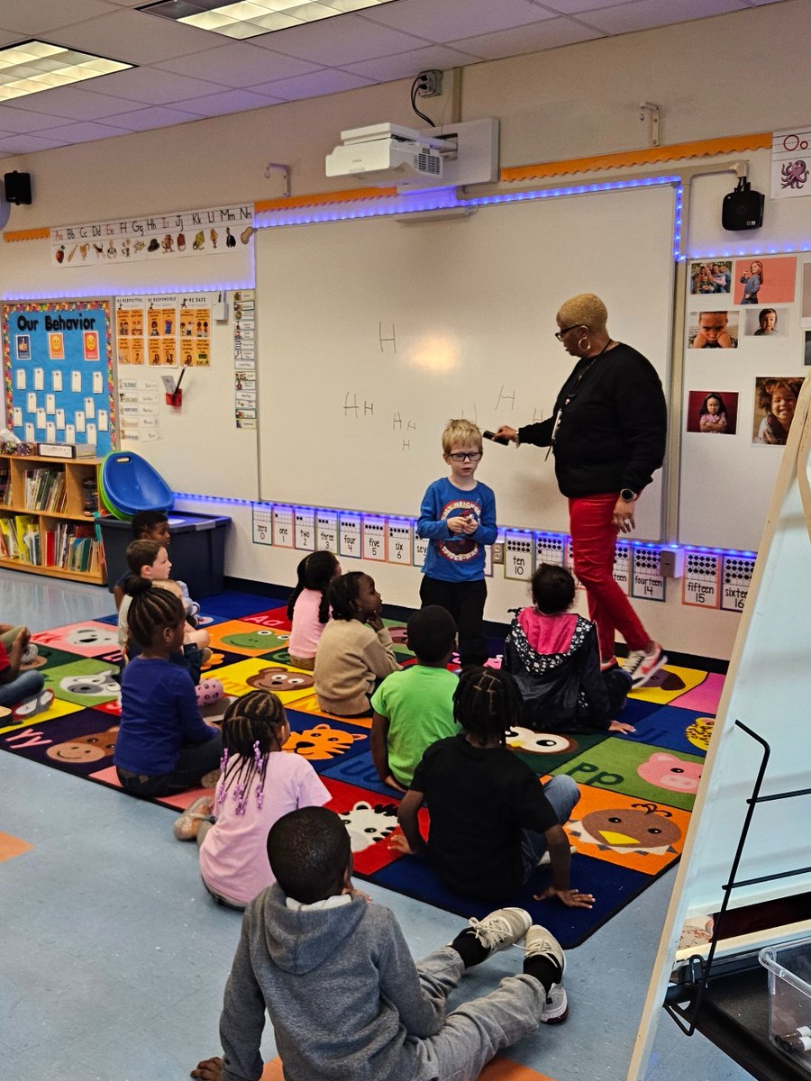 CLASS observation season means I get extra opportunities to see the great things going on in our Early Start classrooms. A visit with Ms. Porter @CESg8trs and her fun Hh activities and a visit with Ms. Branson @OES_Braves to see some nail painting fun! #SPSEarlyChildhood