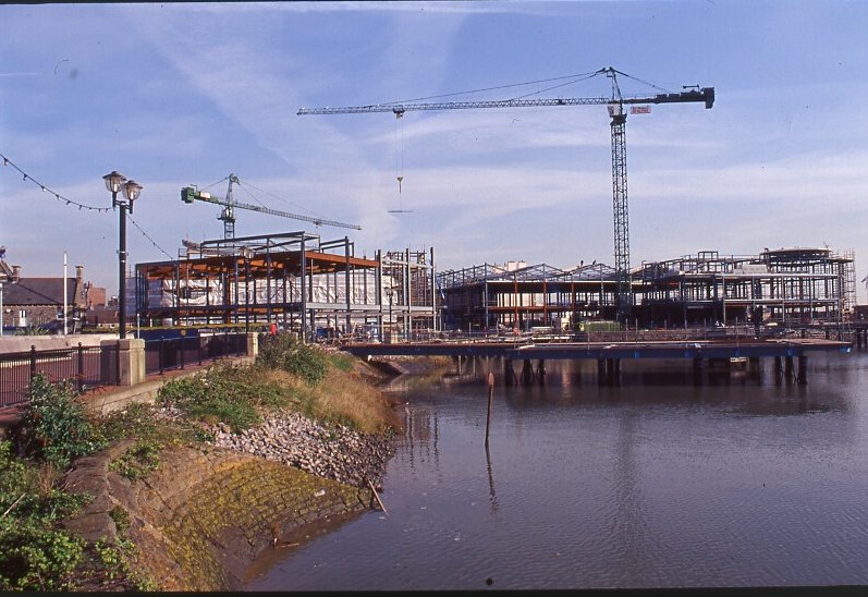 This photograph was taken #otd on this day 25 years ago, on 16th April 1999

It shows construction work underway at Mermaid Quay in #Cardiff Bay

The image forms part of the #CardiffBay Development Corporation records
