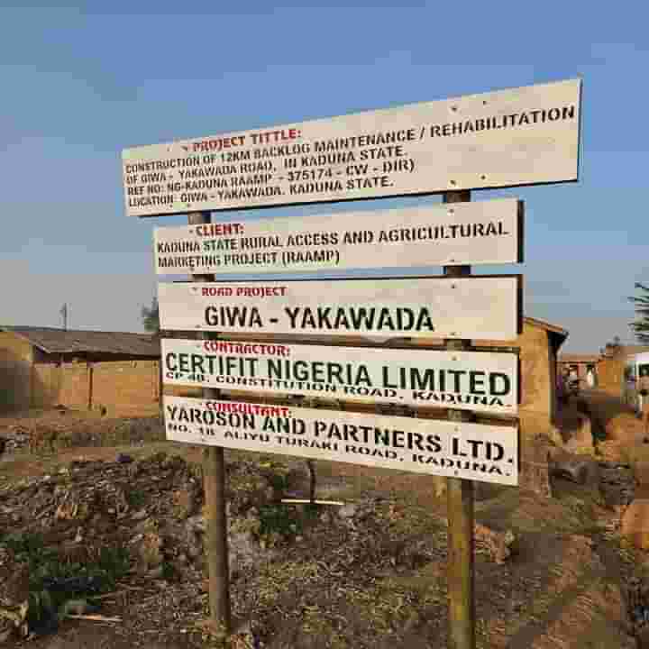 Construction of 12 km rural road from Giwa to Yakawada Road in Kaduna State. 
Status: Drainages under construction.
#WorkingForKaduna 
#KadunaRuralTransformation