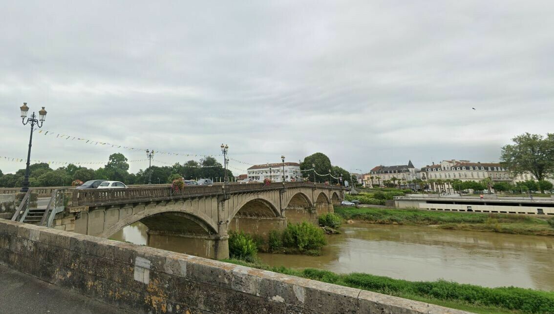 Dax : la réouverture du Vieux Pont repoussée au mois de juin ➡️ l.francebleu.fr/VQzx