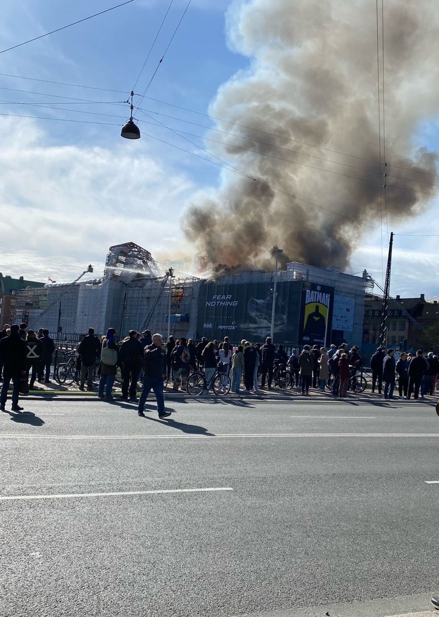 denmarkdotdk's tweet photo. Børsen - the iconic Old Stock Exchange - is on fire💔

Completed in 1625 by King Christian IV Børsen is one of 🇩🇰's most iconic Renaissance buildings. It caught fire this morning &amp; firefighters are still working to control it. Still unknown how much of the building still stands. https://t.co/mFm5B93C3J