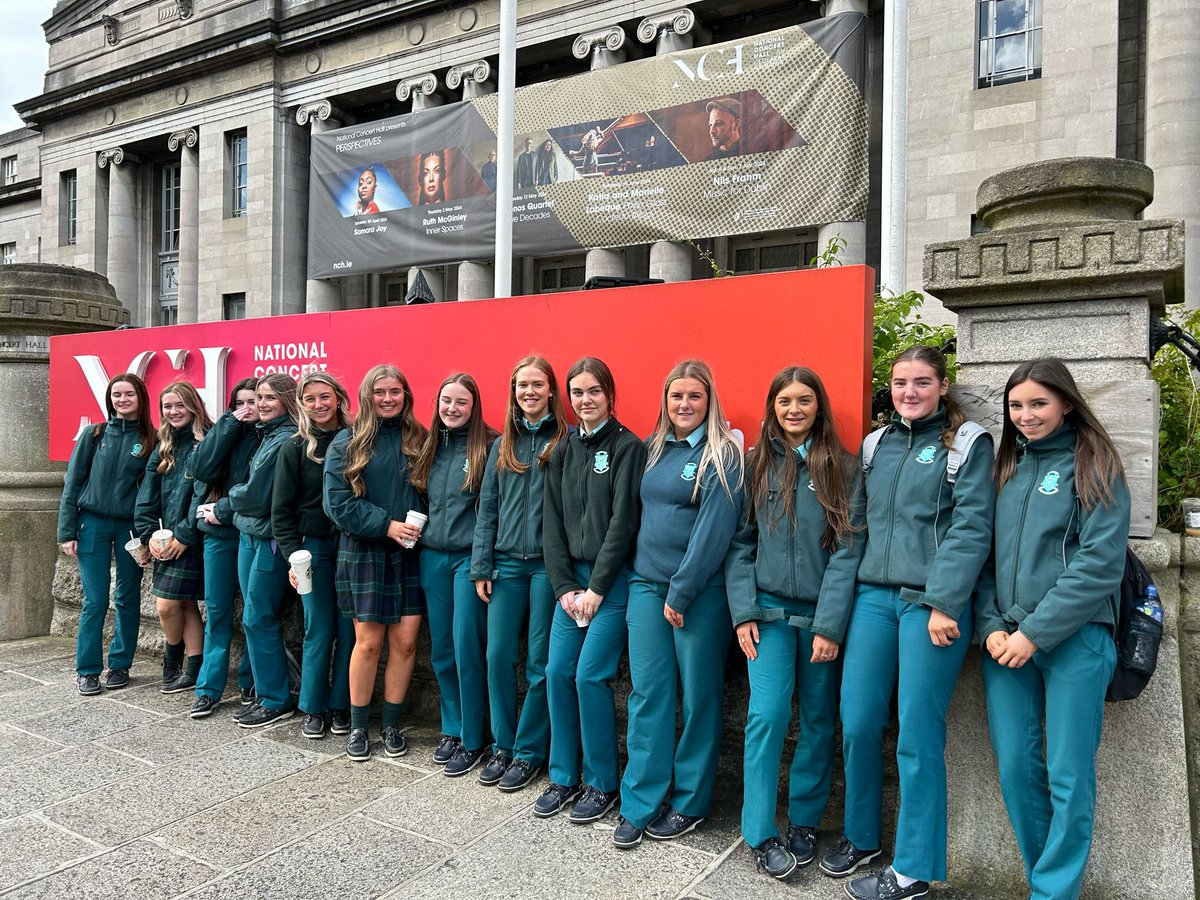 🎼Our fifth year music class had a very enjoyable trip to the National Concert Hall, to watch the National Symphony Orchestra in action under the baton of Mr. David Brophy. A very enjoyable day was had by all. 🎶🩷🎶 @lecheiletrust1 @stlouisnetwork #stlouiscmx #lecheile 💚