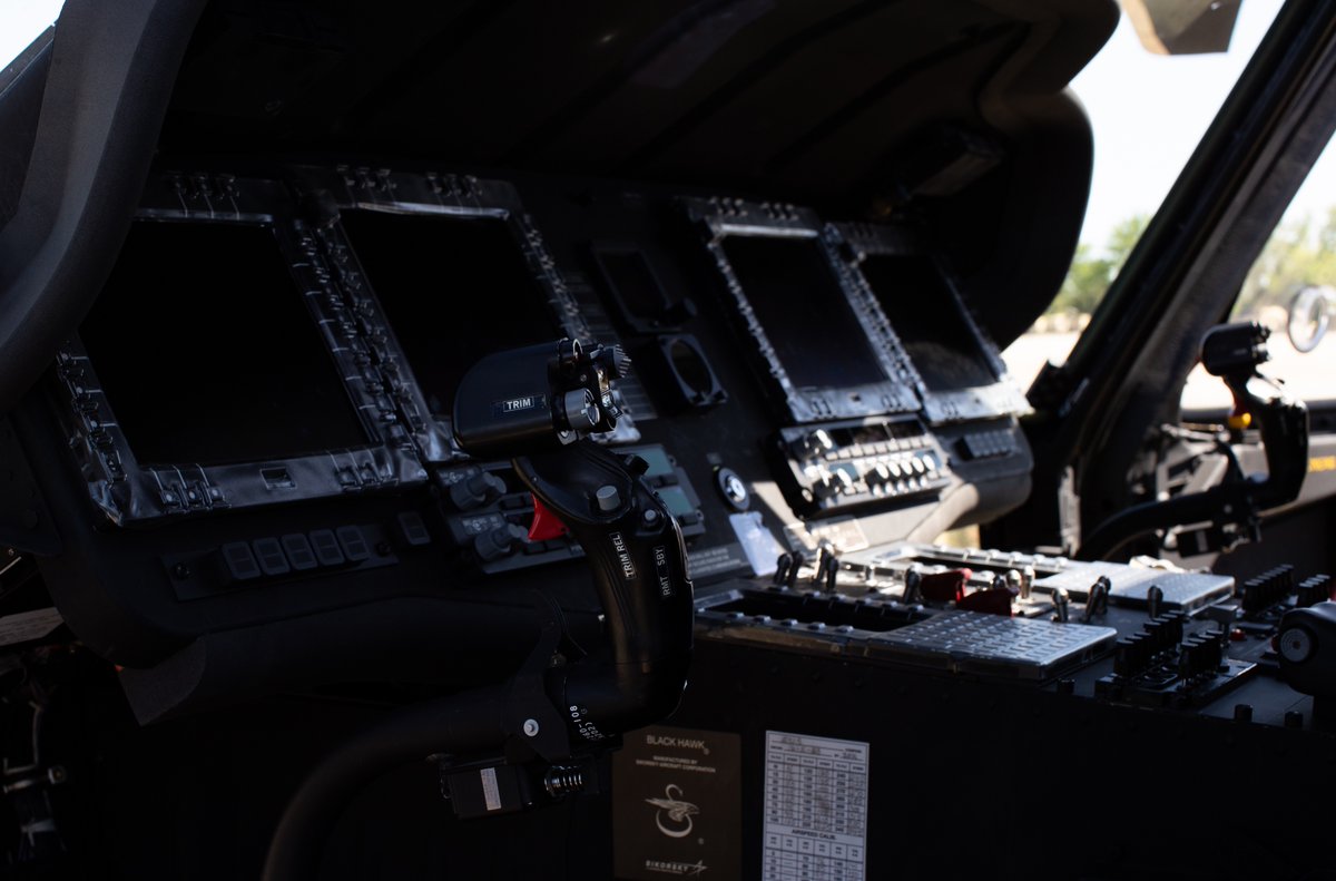 💥💥𝙉𝙀𝙒 𝘼𝙍𝙍𝙄𝙑𝘼𝙇💥💥 New UH-60M Black Hawk helicopters arrived Friday at the 1-131st Aviation Regiment's flight facility in Hope Hull. Over the next two years, the Alabama Army National Guard will update its entire UH-60 fleet to the more modern and advanced UH-60M.