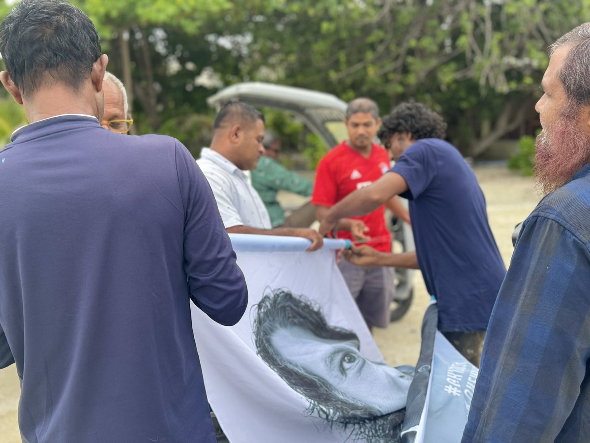 Alichoooo's tweet photo. ނެރޭށެ ހިތްވަރު ކަށީގެ މަދުން ، ނެރޭށެ ބުންވަރު ހިތާ ނަފުސުން . ❤️❤️
#ghani2024 #CandidateNo5 #kurendhoodhaaira #MPGhani https://t.co/mkdMTYmKHC