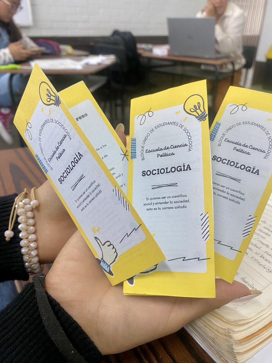 somosbus's tweet photo. ¡Esta semana podrás encontrarnos en la INFOUSAC! 🙀

No dudes en acercarte a nosotrxs para aprender más sobre sociología 😸✨

Pd. Podrás conseguir uno de estos lindos folletos 👀 https://t.co/aTYjRErd1G