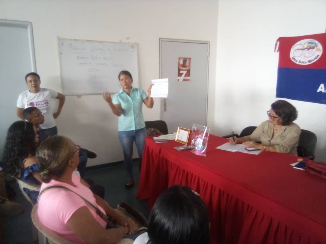 ¡Entérate! La #Misiónrobinson  con la coordinadora de la Gran Misión Venezuela Mujer, la Escuela de Emprendimiento 'Prof. Aníbal Guaimare' y el CDCE Monagas Educación de Jóvenes y Adultos, dictaron taller de Emprendimiento.
#QueLoSepaElMundo
@Nicolasmaduro