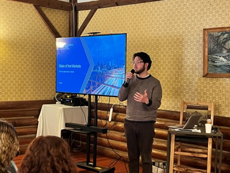 ijakemendel's tweet photo. Got to hang w/ @DormRoomFund for their AGM and gave a talk on the state of the venture markets 💸

A bunch of folks asked for the data &amp; slides, so figured I’d share it with the broader community along with a few takes &amp; insights https://t.co/Xb1AysfXDm