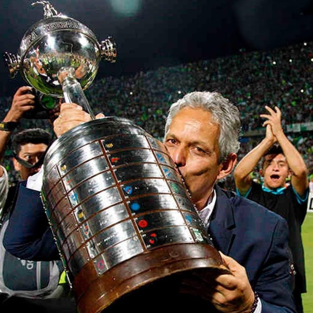 NOTICIASDEVERDE's tweet photo. Hoy queremos felicitar en su cumpleaños #67 al Profe Reinaldo Rueda.

@ReinaldoRuedaDT llegó al más veces campeón de Colombia para extender nuestra grandeza. 

¡Feliz cumpleaños, Campeón Libertador de América! #YoTeViSalirCampeónDelContinente https://t.co/LfvGOfiKZQ