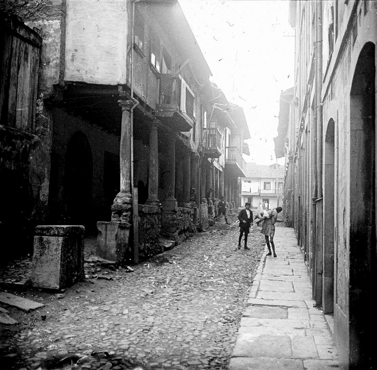 asturiasayer's tweet photo. 📍Avilés.
📆Año: 1922
💾Autor/Fuente: Celso Gómez Argüelles/Museu del Pueblu d'Asturies https://t.co/eOPACwWMoG