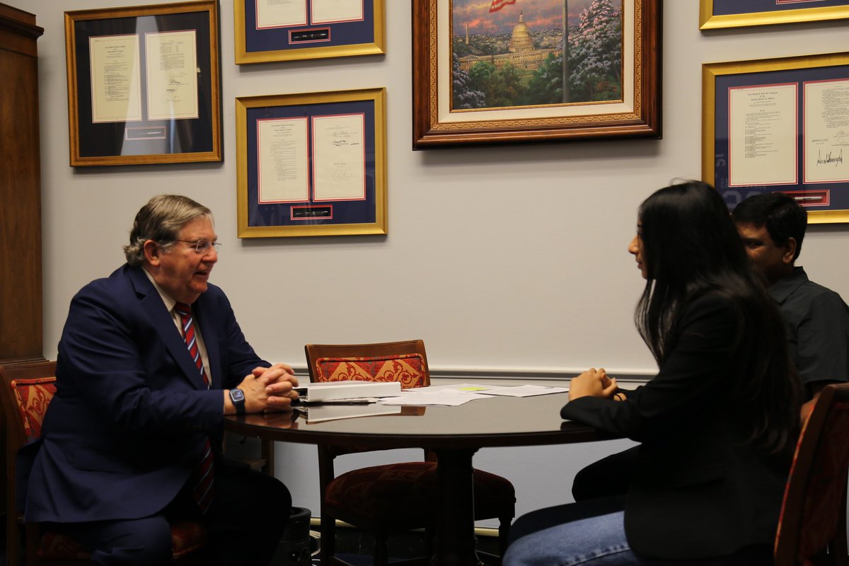 I met with Sanchana Shanmuga, a senior from Flower Mound and #TX26 @CongressionalAC winner. Her app, Auditory, assists visually impaired students with school assignments by using three key features: learn, quiz, & scan. It’s no secret that Texas has the most incredible students.