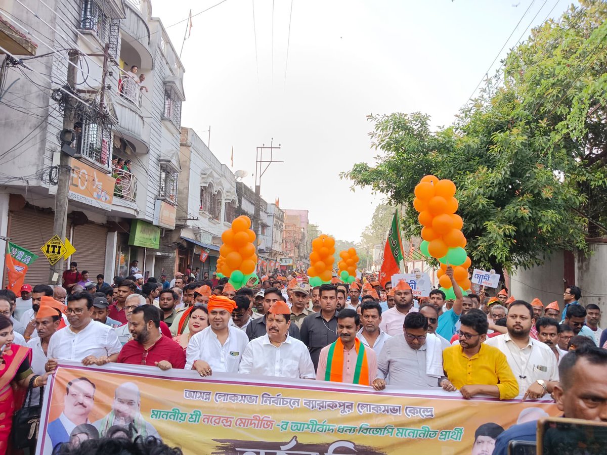 Huge Rally today from Jagaddal to Ichhapur in favour of Bharatiya Janata Party Candidate for Barrackpore Parliamentary Constituency @ArjunsinghWB 

@BJP4India 
@BJP4Bengal 
@BJPBarackpore 
@DrSukantaBJP 
@SuvenduWB 

#AabKiBaar400Paar 
#Vote4BJP 
#NoVoteToMamata
#HirokRaniByeBye