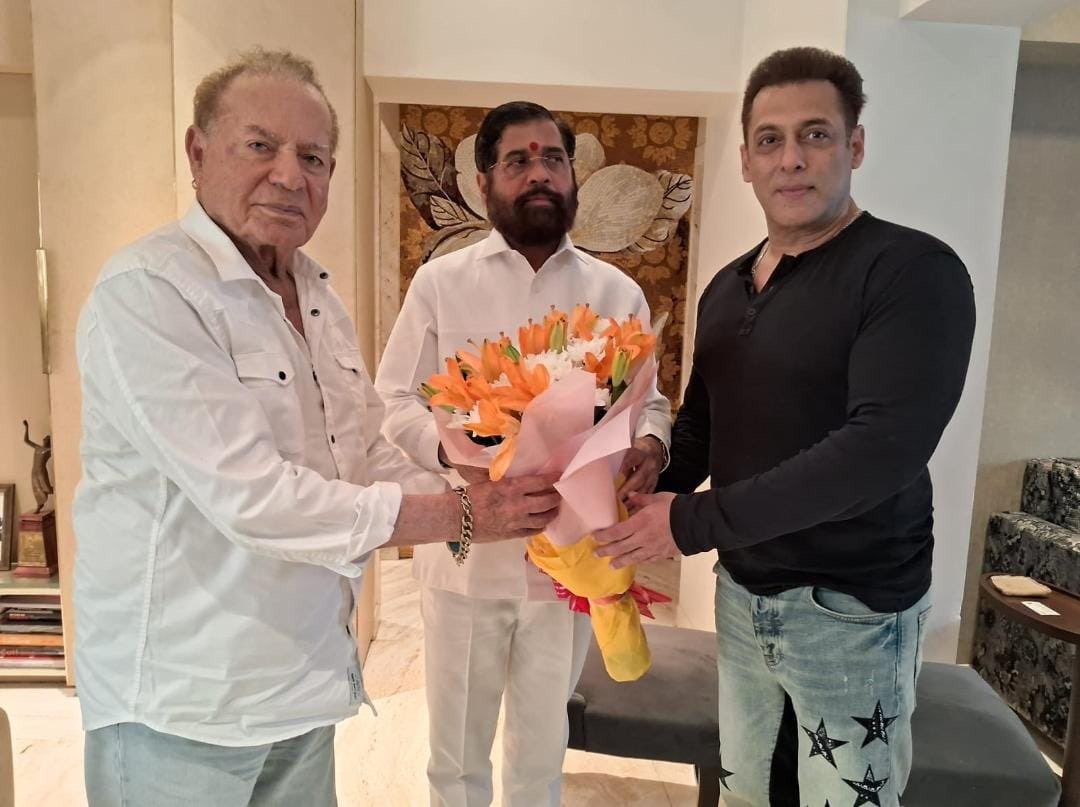 #SalmanKhan and his father Salim Khan saab with CM Eknath Shinde❤️