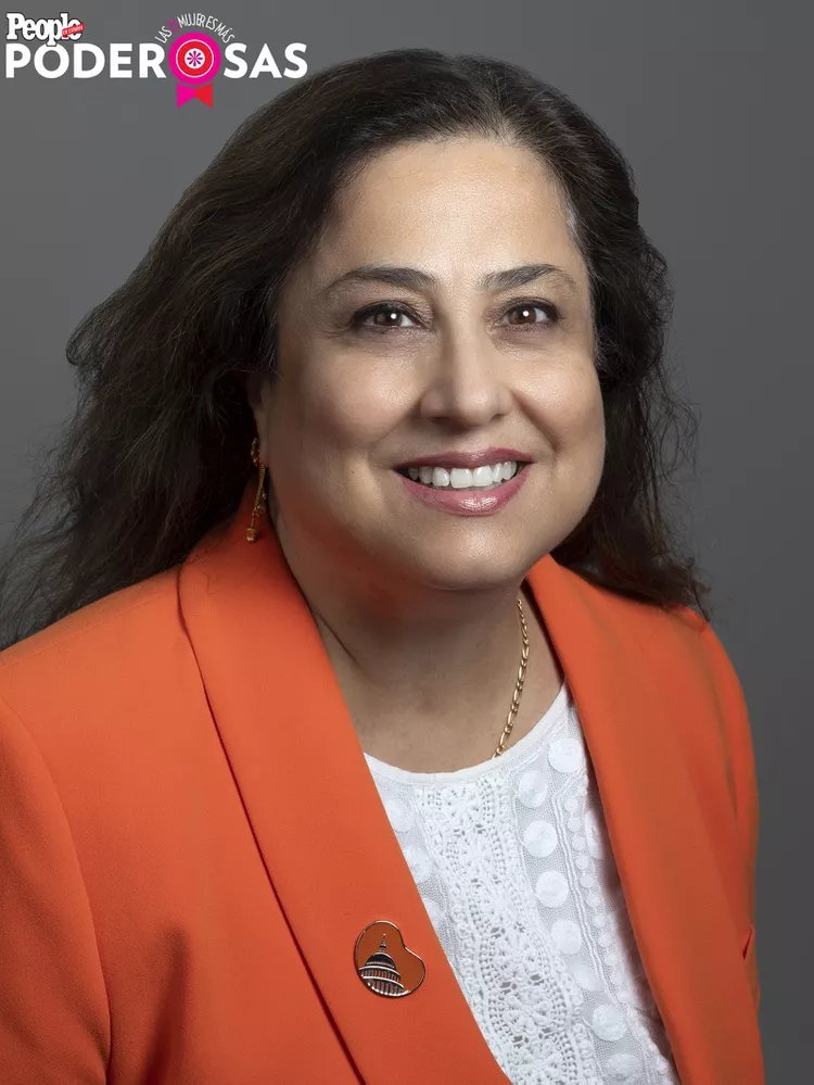 Sylvia E. Rosas, MD, MSCE, a nephrologist and epidemiologist at @JoslinDiabetes and BIDMC, was named to @peopleenespanol 'The 25 Most Powerful Women' of 2024! Thank you for leading the charge towards a brighter future for all. Read the full article: bit.ly/43YzLQ0