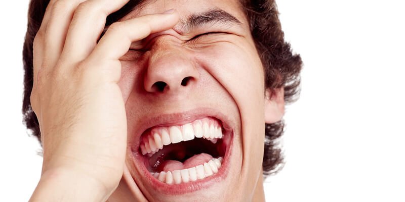 أقوى #نكته 

سارق دخل غرفة نوم فيها واحده راقدة
سرق الغرفـة بكل اريحية وخرج !!
جو الشرطة و سألوها :
.
.
.
.
.
يعني معقول انو دخل الغرفة 
و سرق كل شي وما انتبهتي له .. !؟!
قالت : والله انا كان قصدي انو زوجي .. 
وخفت يشوفني صاحيه ويخليني اسوي له عشاء !
🤣🤣🤣🤣😉