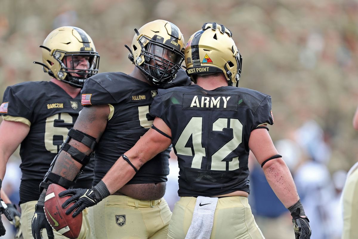 Appreciate @Coach_romero18 from @ArmyWP_Football stopping by to check out some of our guys!