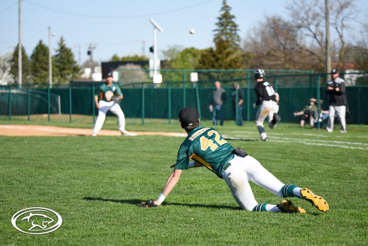 Here are some great shots from last night's Jackie Robinson Day Baseball game versus Penn. If you would like to see more, go here: southbendwashingtonathletics.com/photos/panther… @sbwathletics #everonward #PantherPride