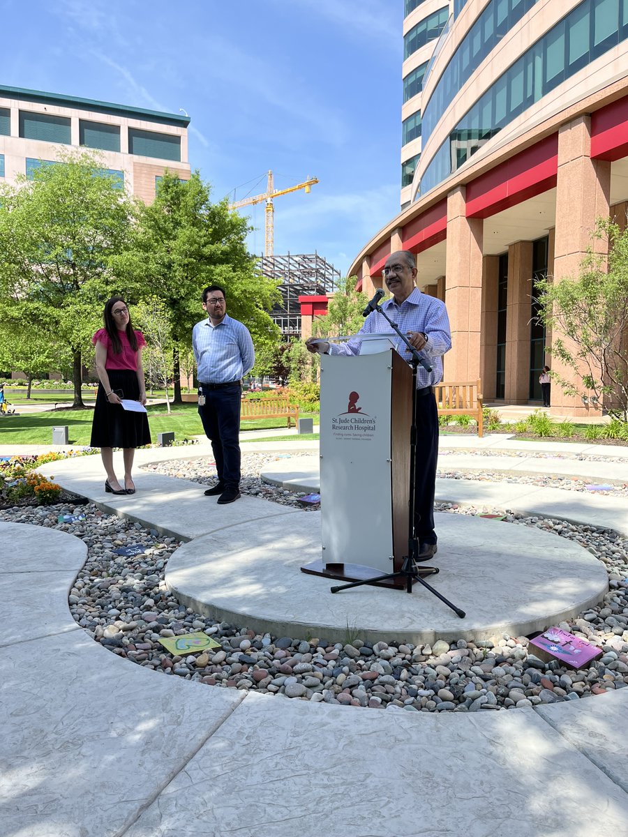 DrAmarGajjar's tweet photo. Symbolizing hope through change, live butterflies were released on campus yesterday to mark our commitment to advancing cures for pediatric #EpENDymomas. With the guidance of @CERNfoundation, the event also featured talks from @emacalate, Dr. Bertrand &amp; inspiring patient families https://t.co/uwgRVcHXGG