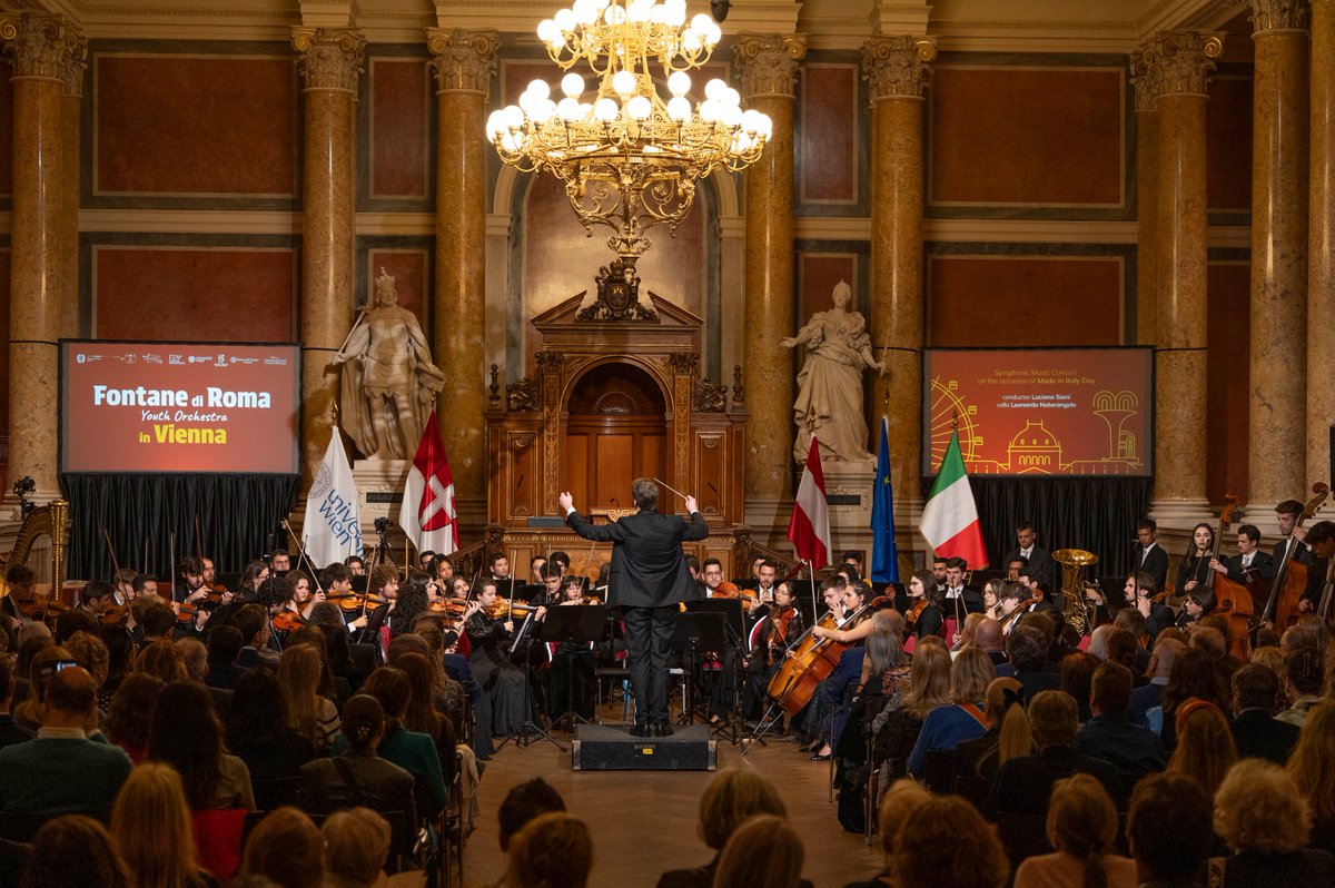 ItalyinAustria's tweet photo. 🇮🇹L'Orchestra Giovanile Fontane di Roma ha tenuto un concerto in occasione della prima giornata del Made in Italy in #Austria presso la prestigiosa Großer Festsaal dell'@univienna. 

@ITAWien_ 
@ItalyMFA https://t.co/rC6ZwG379a