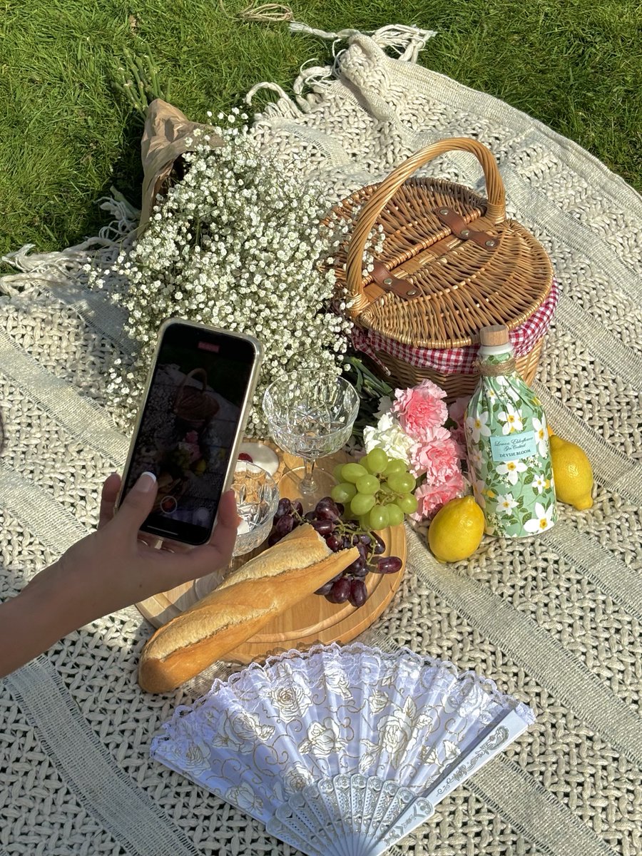 DeviseDrinks's tweet photo. Would a citrus twist be your favourite?
A sophisticated infusion of Lemon &amp; Elderflower as a gin cocktail🍋🌿✨
A bright and zesty cocktail with floral undertones that perfectly compliment the Spring time☀️🌷
https://t.co/vdgeQTVlg1
#devisedrinks #devisebloom #gincocktails https://t.co/a3WMPPqAlR