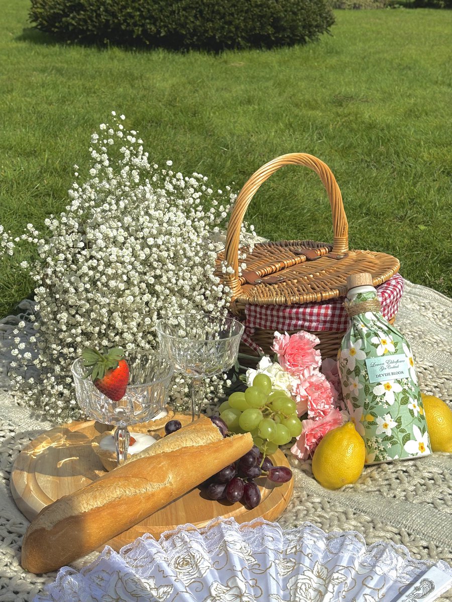 DeviseDrinks's tweet photo. Would a citrus twist be your favourite?
A sophisticated infusion of Lemon &amp; Elderflower as a gin cocktail🍋🌿✨
A bright and zesty cocktail with floral undertones that perfectly compliment the Spring time☀️🌷
https://t.co/vdgeQTVlg1
#devisedrinks #devisebloom #gincocktails https://t.co/a3WMPPqAlR